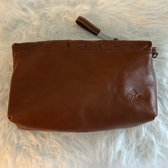 NWT, Patricia Nash tooled leather wristlet - Picture 4 of 15